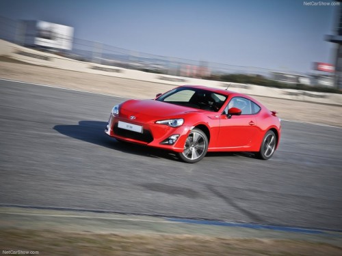 Toyota-GT_86_2013_800x600_wallpaper_1a