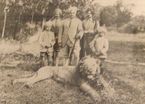 Asiatic%20Lion%20%26%20Hunters.jpg