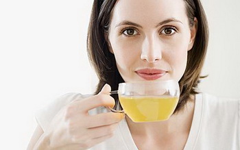 513women_drink_green_tea_.jpg