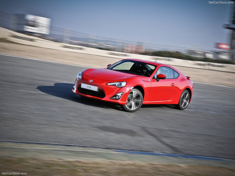 Toyota-GT_86_2013_800x600_wallpaper_003.