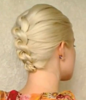 How_to_style_a_knotted_chignon.jpg