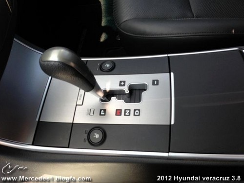 2012_Hyundai_Veracruz_Mercedes1_blogfa_c