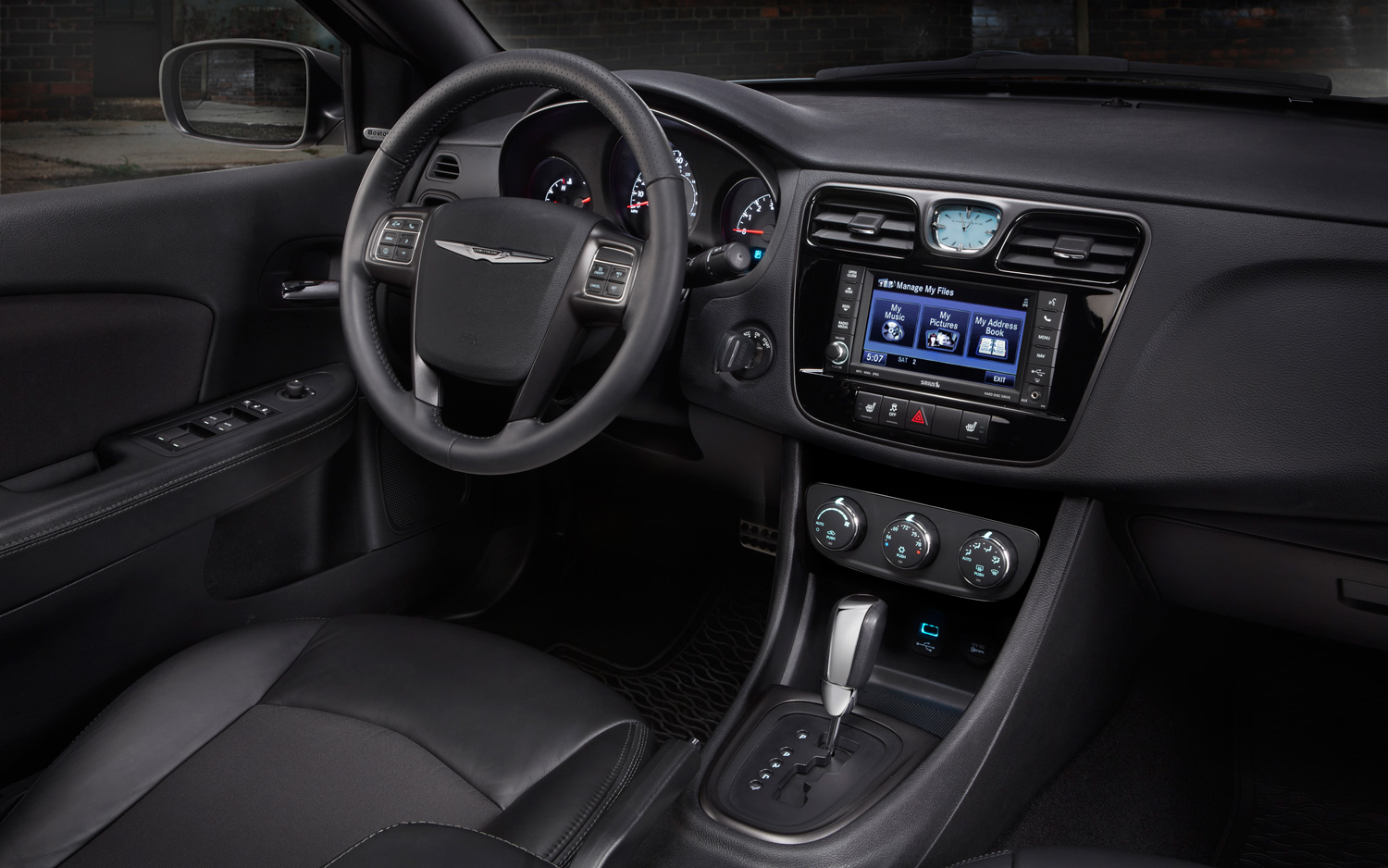 2013-Chrysler-200-S-Special-Edition-cockpit