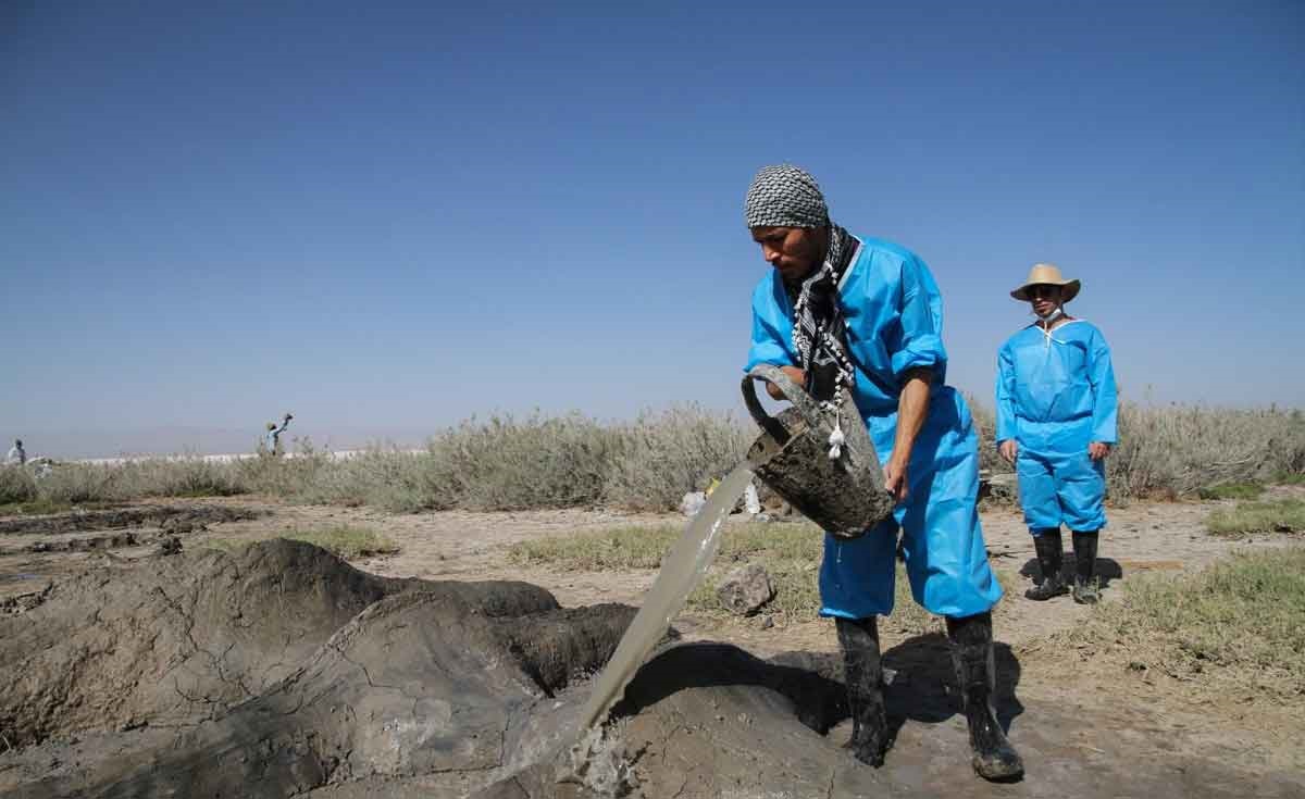 رقابت مجسمه‌های عجیب در نمکزار نهبندان