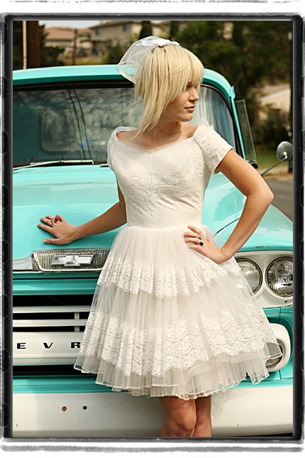 Vintage  White WEDDING DRESS  Short 1950s LACE  Tulle  Retro  DIY